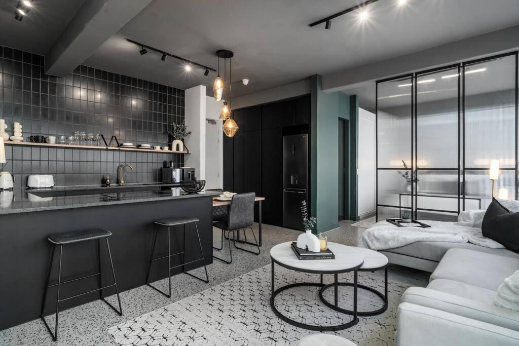 The Duke - Urban Modern 1 Bed Apartment